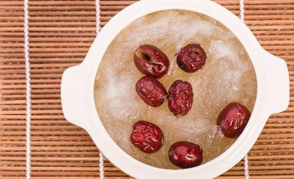 什么時(shí)候吃燕窩發(fā)揮的作用較好？在吃燕窩時(shí)需要注意哪些問題？