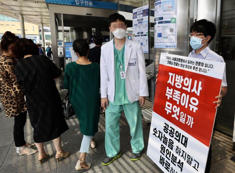 韓國數(shù)萬名醫(yī)生為什么集體罷工？為何敢集體罷診？